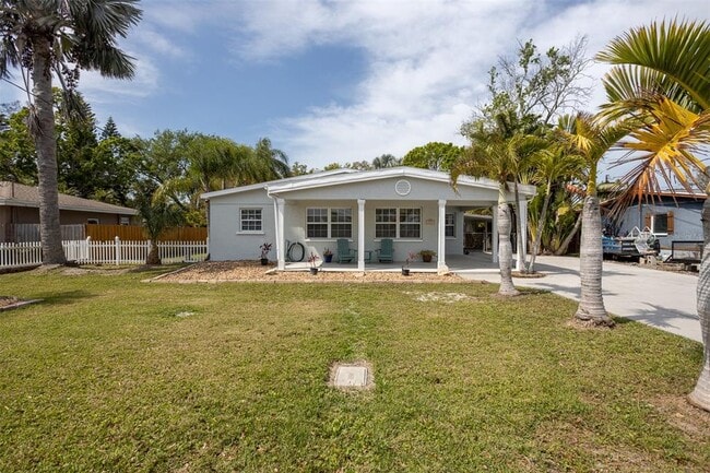 Building Photo - 711 Bayshore Dr