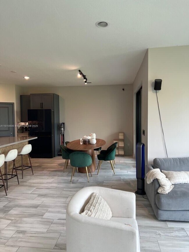 Building Photo - 8813 Antarus Dr