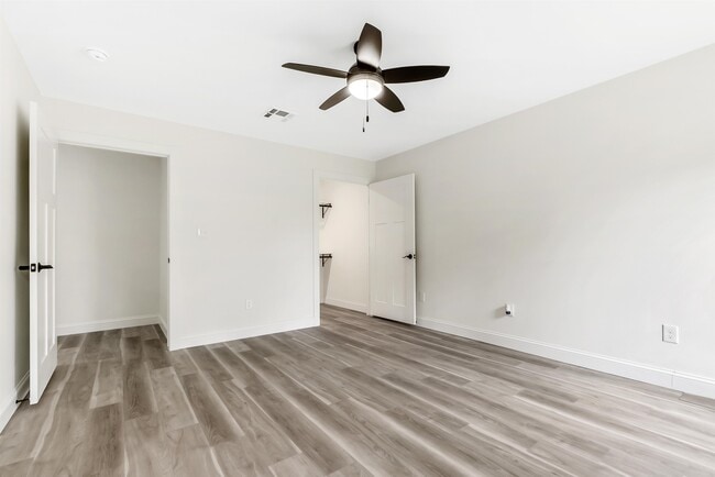 Building Photo - 503 W Sallier St