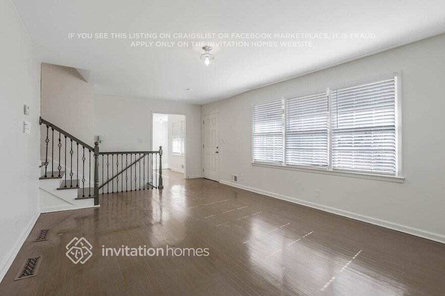Building Photo - 2372 Oakridge Ct