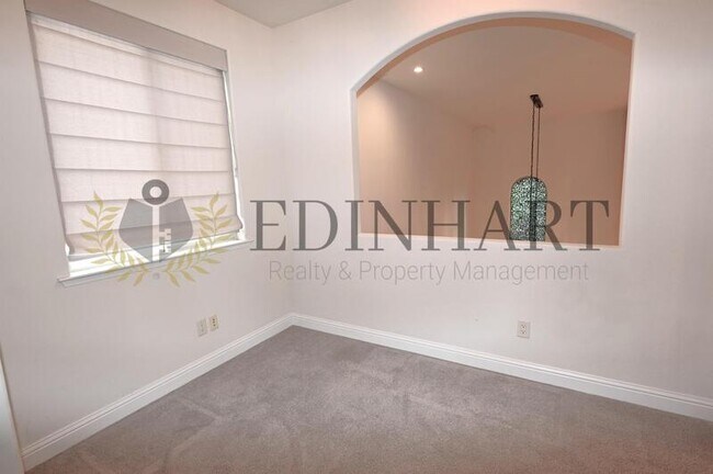 Building Photo - 11348 N Via Ventana Way