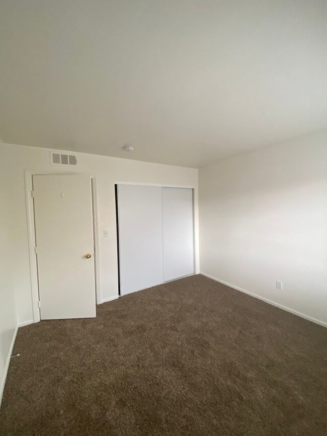 Building Photo - Cozy 3 Bedroom Summerlin Townhome for Rent!
