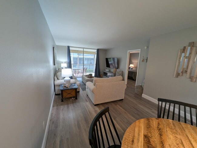 Building Photo - 740 E Ocean Ave