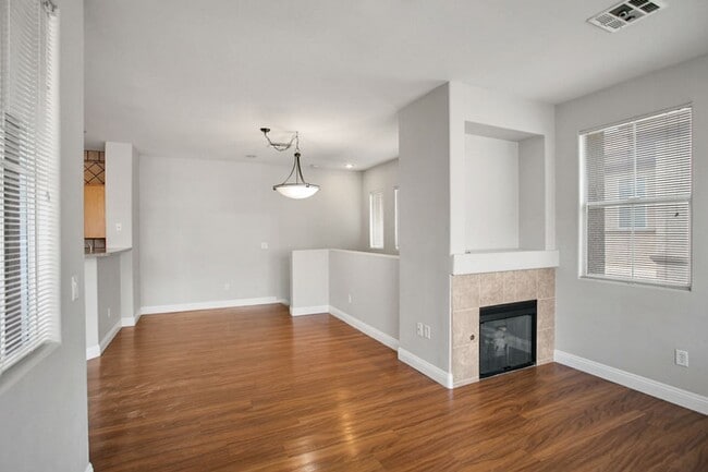 Building Photo - 2 Bed, Den, 1 Car Garage, Gated Northwest Condo