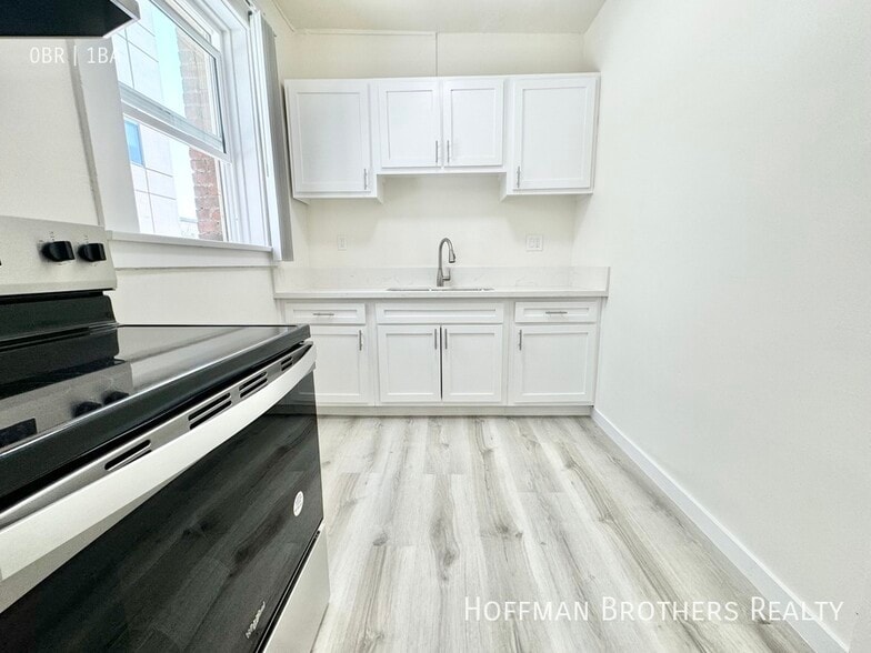 Primary Photo - 341 S Alvarado St