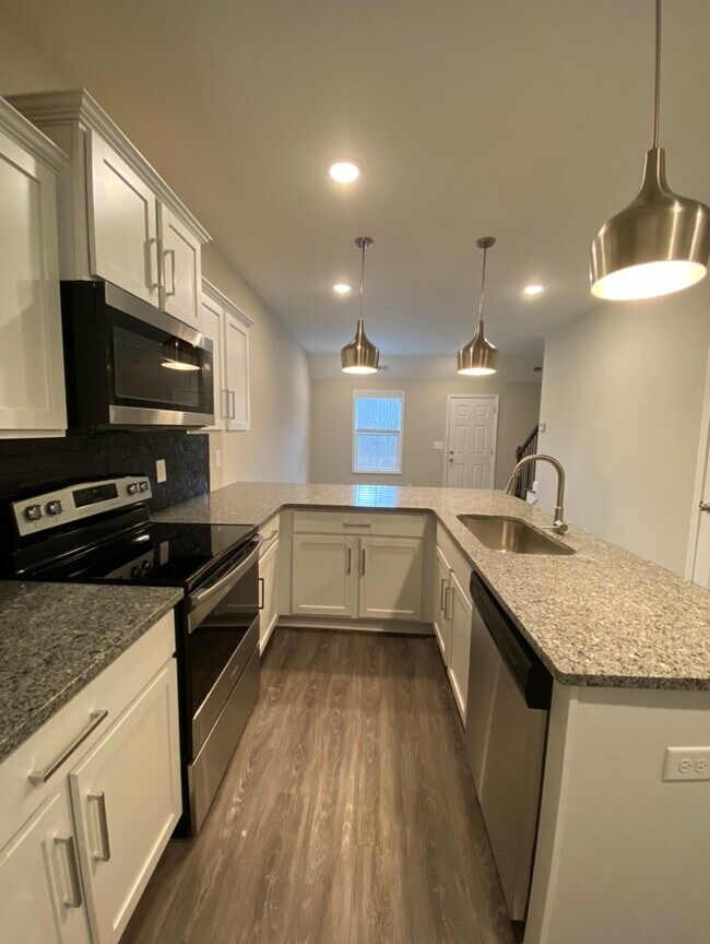 Building Photo - 1031 Glenkirk Dr