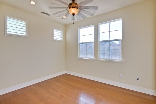 Building Photo - 3-Bed, 3-Bath Home in Sunnyvale near Seven...