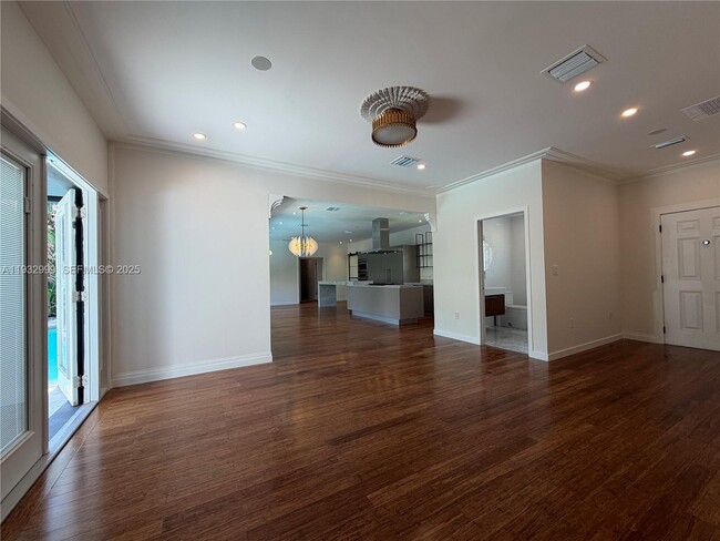 Building Photo - 621 W Dilido Dr