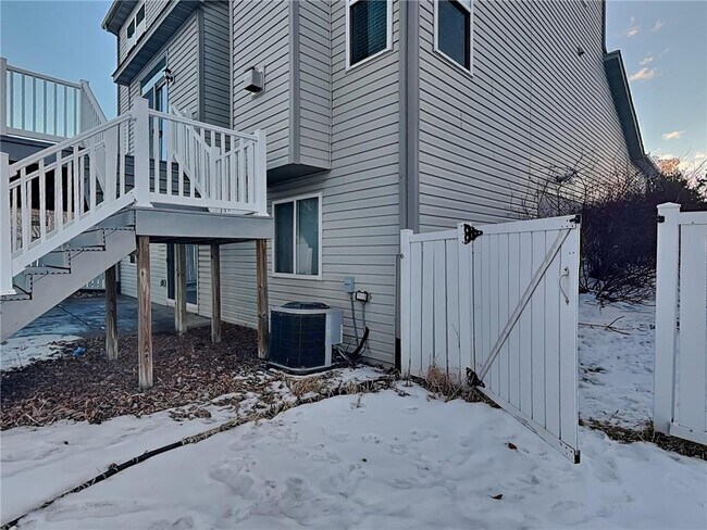 Building Photo - 9049 Garland Ln N