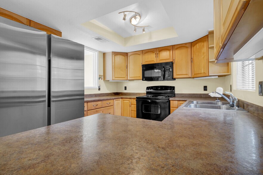 Building Photo - 925 S Longmore