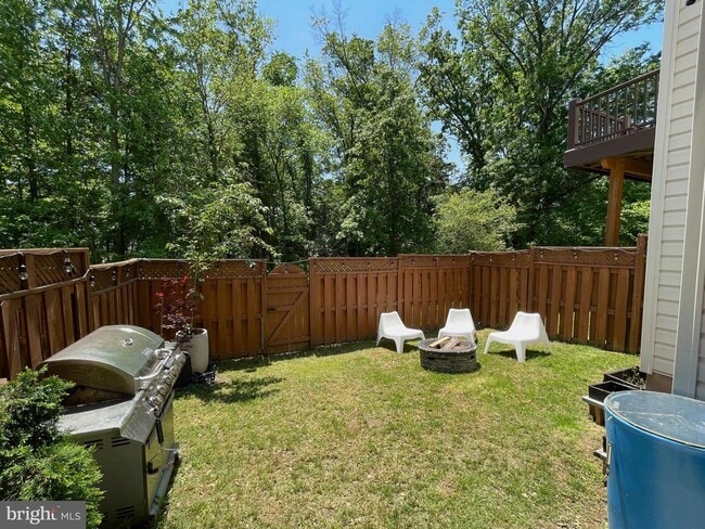 Building Photo - 22098 Avonworth Square