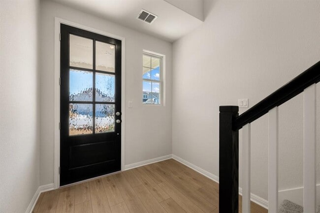 Building Photo - 245 Ranier Wy