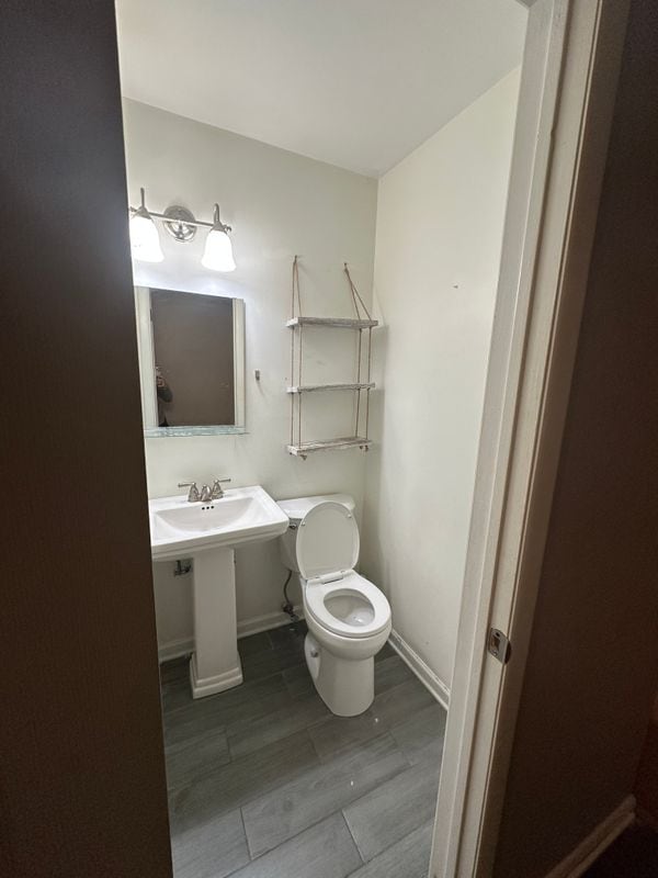 Building Photo - 608 Robin Rd