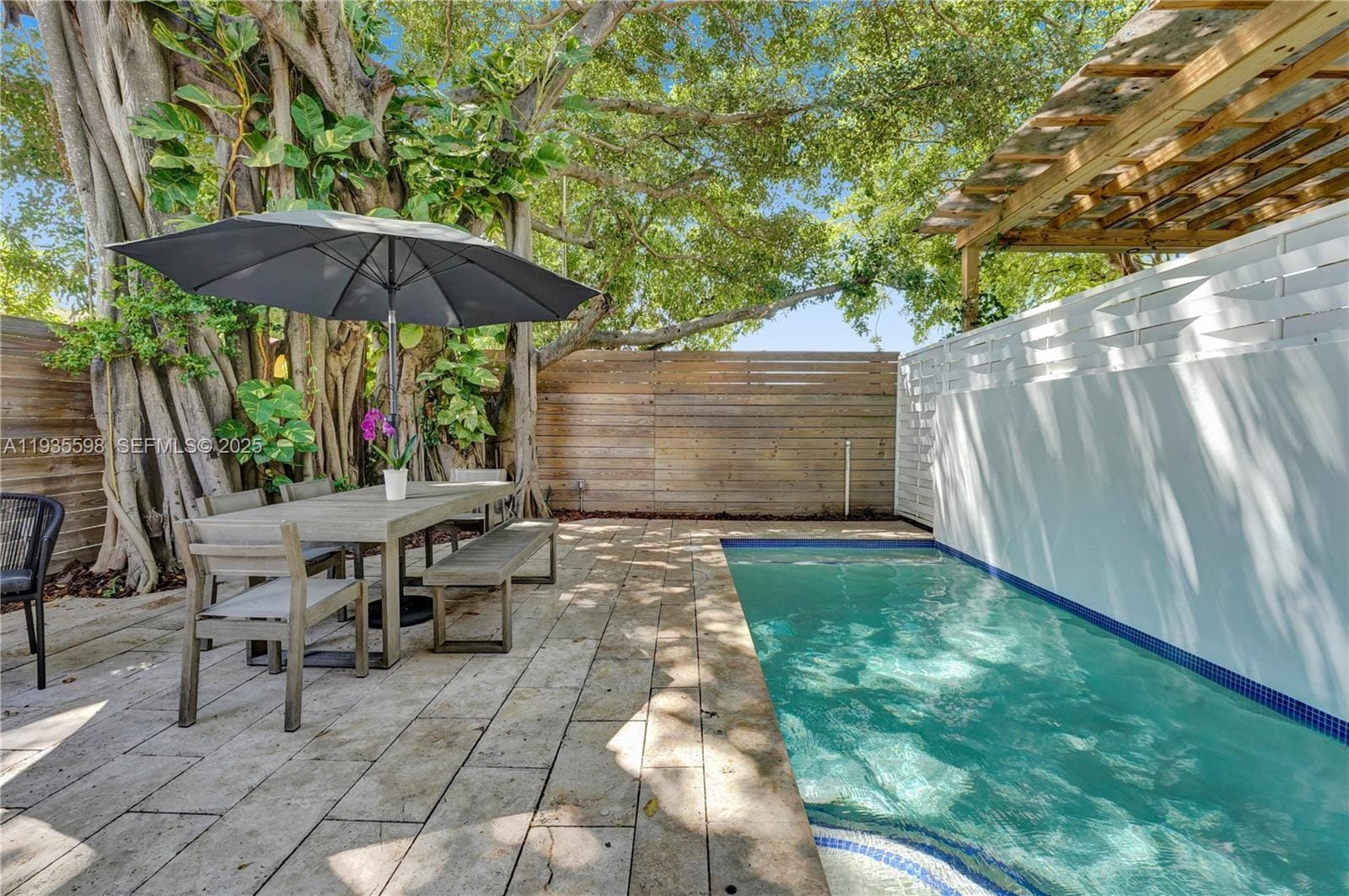 Building Photo - 3465 SW 3rd Ave