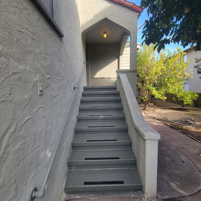 Building Photo - 950 Fremont St