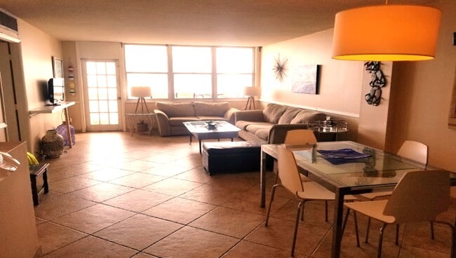 Building Photo - 305 N Pompano Beach Blvd