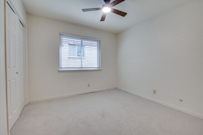 Building Photo - MODERN HOME IN THE HEART OF FORT WORTH!