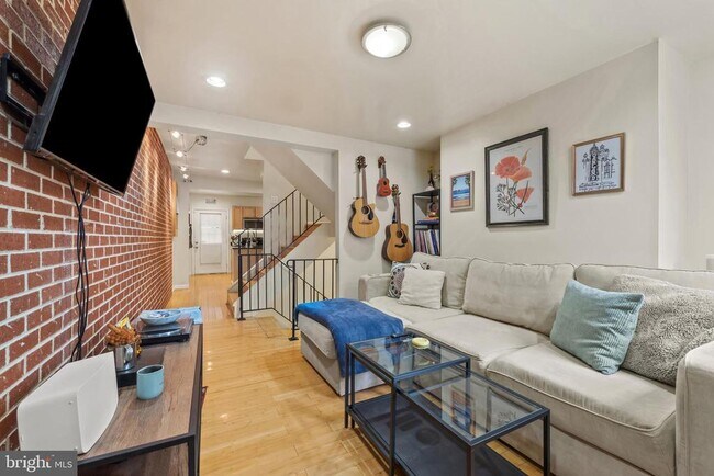 Primary Photo - 1807 E Lombard St