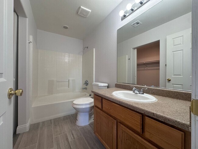 Building Photo - 3 bed house with new laminate flooring and...