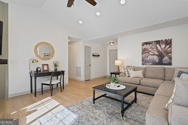 Building Photo - 17 N Wesley Ridge