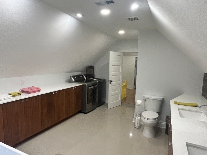 Building Photo - 1726 E 13th Ave