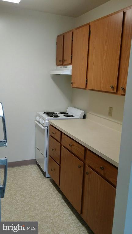 Building Photo - 2300 Vartan Ct