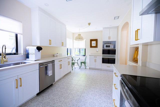 Building Photo - 375 De Soto Dr