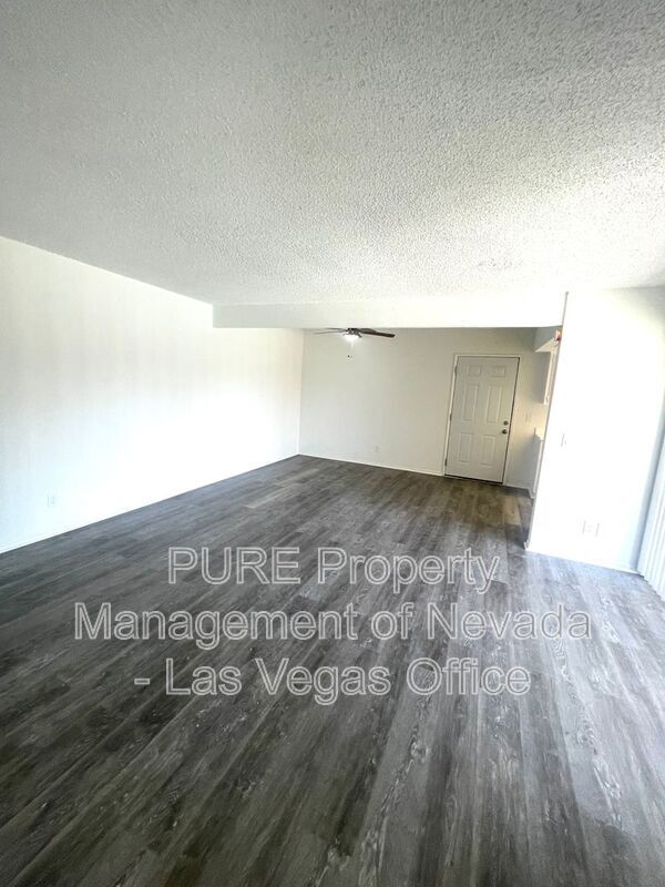 Building Photo - 1405 E Vegas Valley Dr