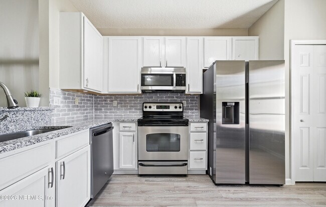 Building Photo - 1730 Cross Pines Dr