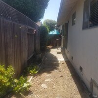 Building Photo - 214 Cottonwood Cir