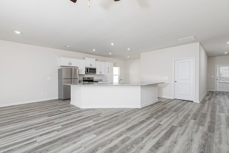 Building Photo - 138 Howell Dr