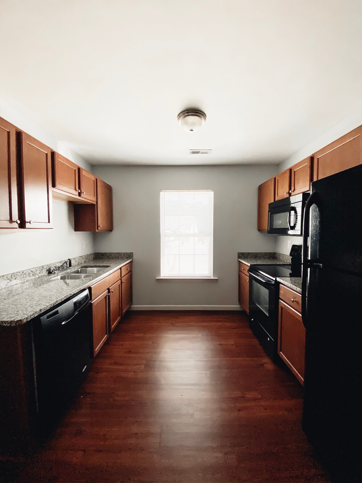 Building Photo - 135 Flatview Way