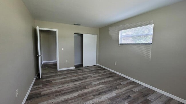Building Photo - 6456 Toledo Rd