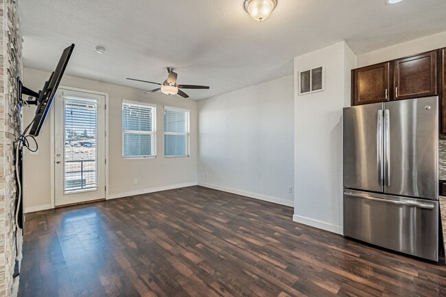 Building Photo - Modern 2BD, 2.5BA Broomfield Townhome with...
