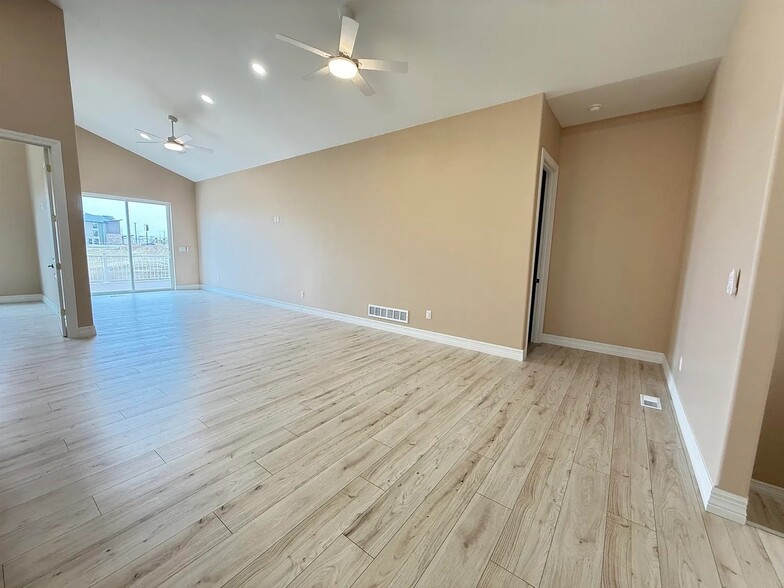 Building Photo - 3109 W Laux Dr