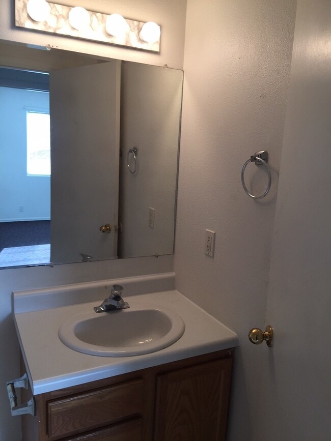 Building Photo - 2912 Dawn Dr