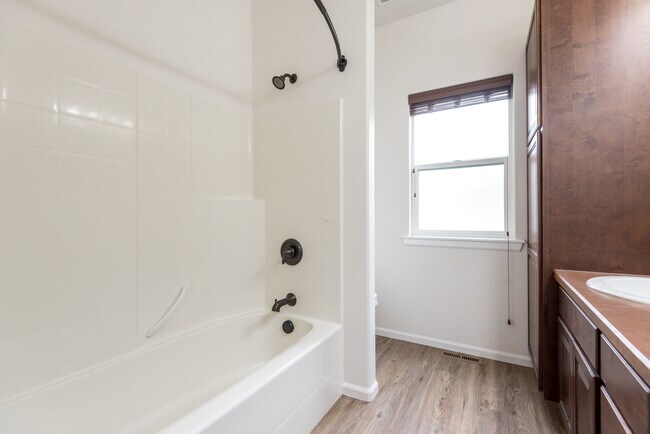 Building Photo - 2743 Spruce Dr