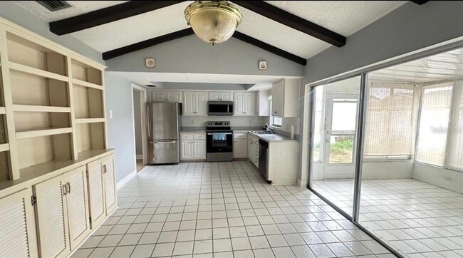 Building Photo - 2380 Timbercrest Cir W
