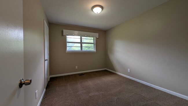Building Photo - Traditional Brick Ranch Home for Lease | 3...