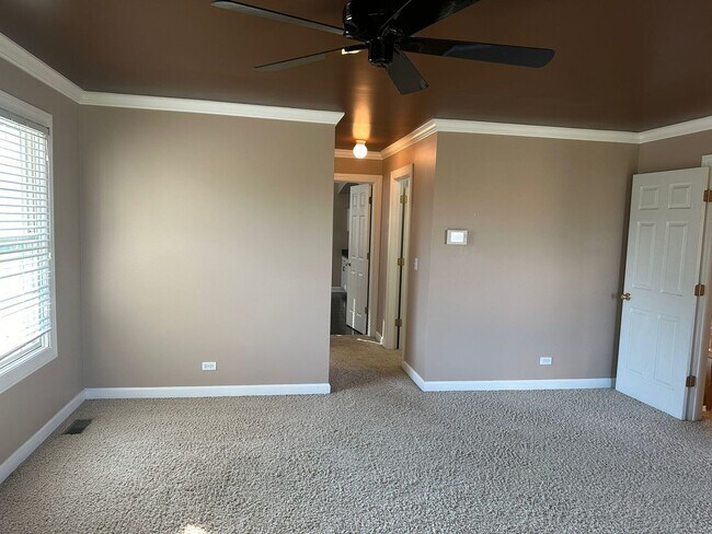 Building Photo - 5490 Fox Path Ln