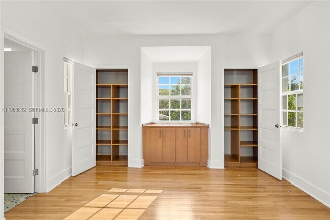 Building Photo - 4491 Prairie Ave