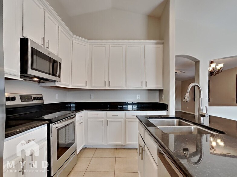 Building Photo - 11143 W Mariposa Dr