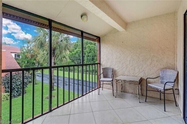 Building Photo - 124 Cypress Way E