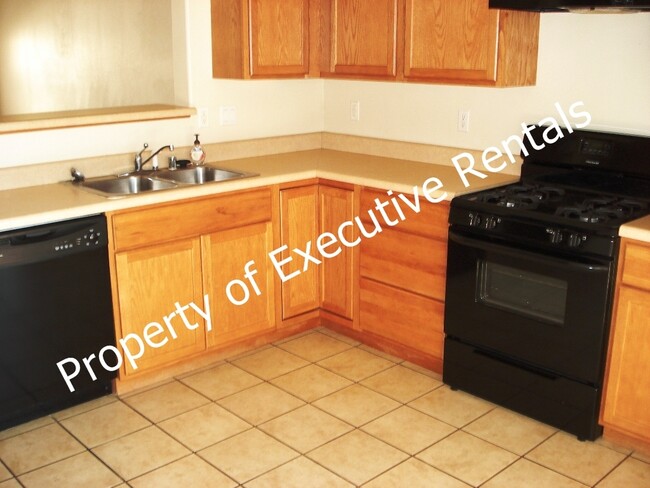 Building Photo - 3974 Sombra Morada Rd