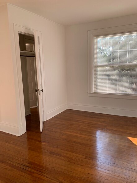 Building Photo - 102 E 38th St