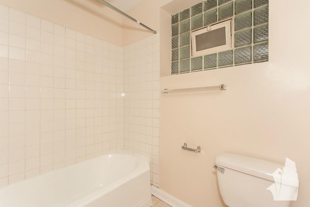 Building Photo - 2882 N Clark St