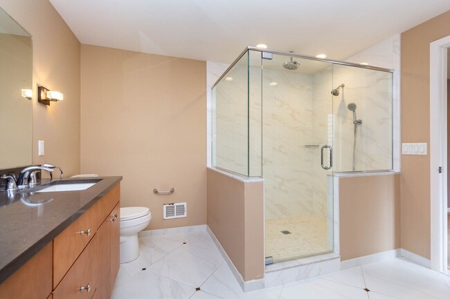 Building Photo - SOPHISTICATED COMFORT in HISTORIC FRANKLIN