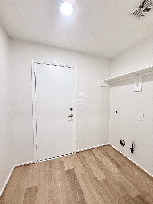 Building Photo - 5718 Highbury Ct