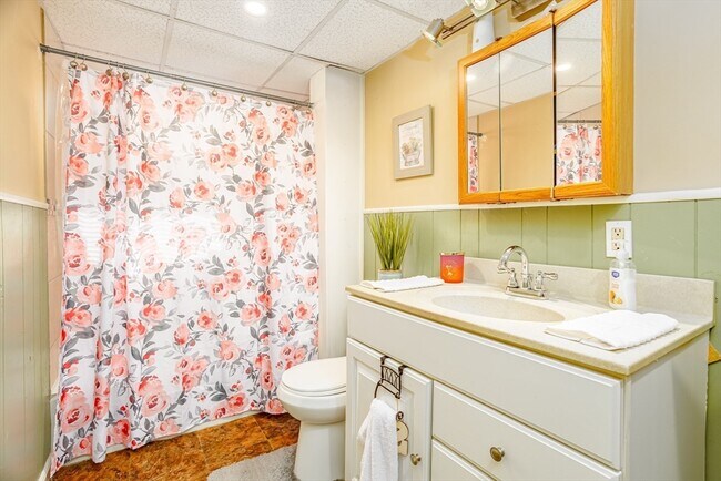 Building Photo - 46 Viscoloid Ave