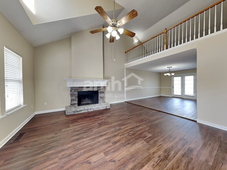 Building Photo - 227 Starlyn Dr